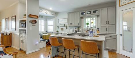 Refrigerador, microondas, parrilla de estufa y lavavajillas