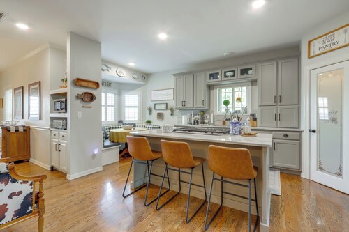 Surrounding Lake Views! Eureka Springs Home