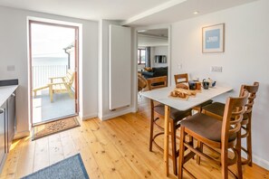 Dining - 3 Bed in Coverack (oc-b31082) (Coverack)