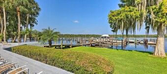 Pool Access & Lanai! Welaka Condo on St Johns