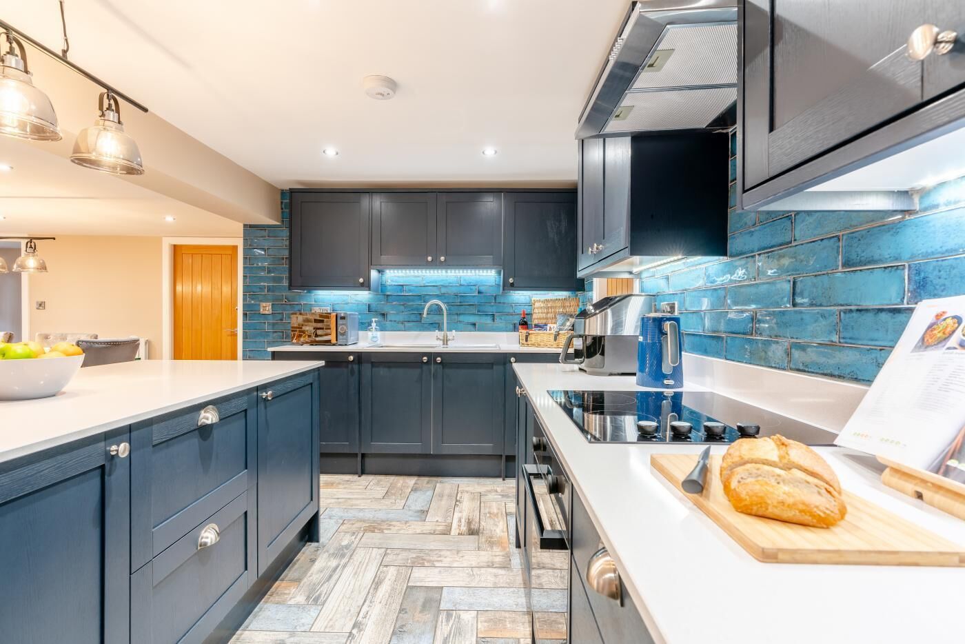 Microwave, oven, dishwasher, cookware/dishes/utensils