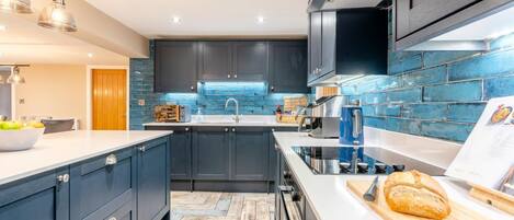 Microwave, oven, dishwasher, cookware/dishes/utensils