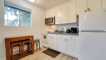 Fridge, microwave, stovetop, coffee/tea maker