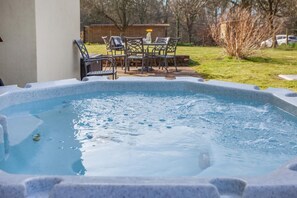 Outdoor spa tub - 3 Bed in Littledean (oc-g31084) (Littledean)