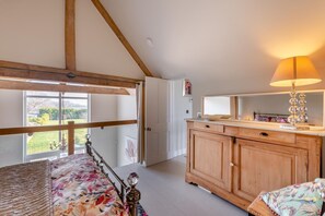 واي فاي مجانًا وملاءات أسرّة