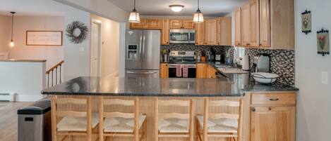 Fridge, microwave, stovetop, dishwasher