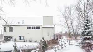 A two-story building with a flat roof, air conditioning units, and a snow-covered ground. - Strathmere Country Retreat (Ottawa)