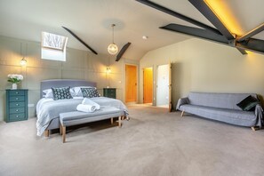 Travel cot, free WiFi, bed sheets - 4 Bed in Ewhurst Green (oc-w31032) (Ewhurst Green)