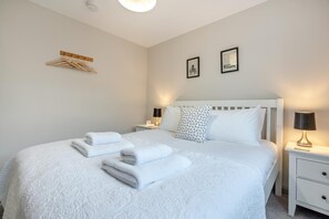 Travel cot, free WiFi, bed sheets - 3 Bed in Amble (oc-l31045) (Amble)