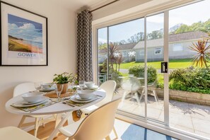 Dining - 2 Bed in Oxwich (oc-l31089) (Oxwich)