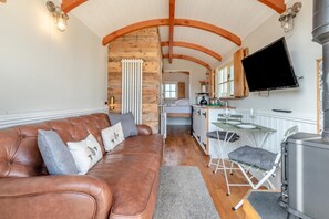 TV, fireplace - 1 Bed in Uldale (oc-m31080) (Uldale)