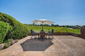 تناول الطعام بالخارج