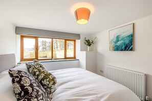 2 Schlafzimmer, Reisekinderbett, kostenloses WLAN, Bettwäsche
