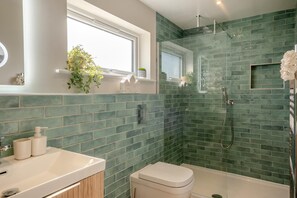 Towels - 3 Bed in Freshwater (oc-s31729) (Freshwater)