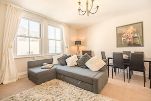 TV - 2 Bed in Swanage (oc-b31105) (Swanage)