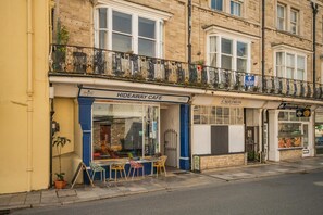 Exterior - 2 Bed in Swanage (oc-b31105) (Swanage)