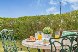 Outdoor dining - 3 Bed in Bamburgh (oc-l31103) (Bamburgh)