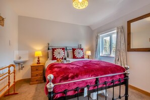 Travel crib, free WiFi, bed sheets - 3 Bed in Brockenhurst (oc-l30942) (Brockenhurst)