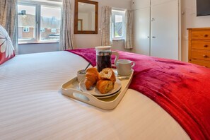 Free WiFi, bed sheets - 3 Bed in Brockenhurst (oc-l30942) (Brockenhurst)