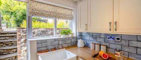 Micro-ondes, four, lave-vaisselle