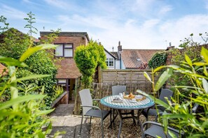 Outdoor dining - 2 Bed in Tealby (oc-t31035) (Tealby)