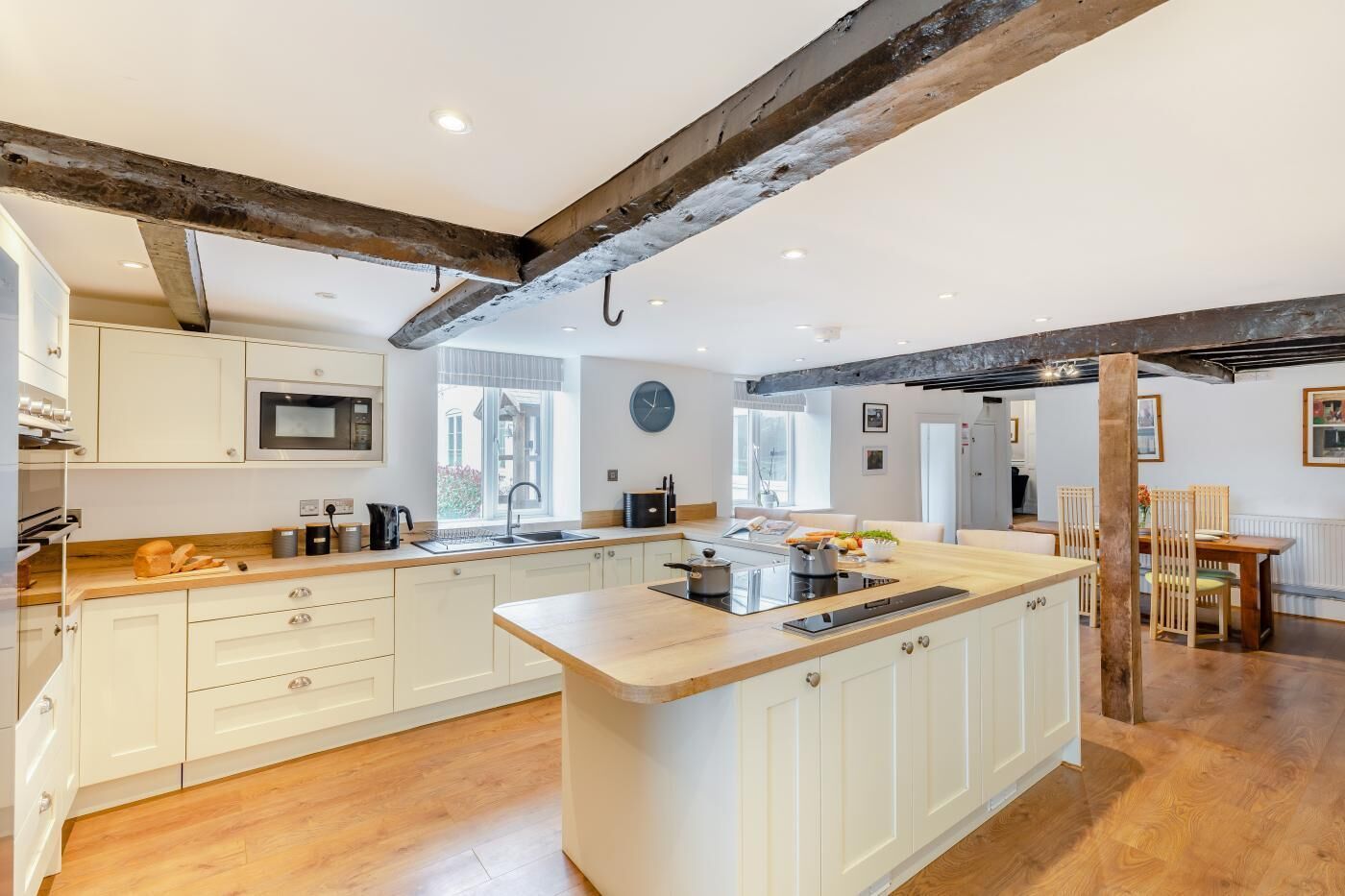 Microwave, oven, dishwasher, cookware/dishes/utensils