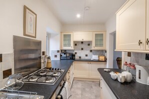 Microwave, oven, dishwasher, cookware/dishes/utensils - 2 Bed in Hawick (oc-p30967) (Hawick)