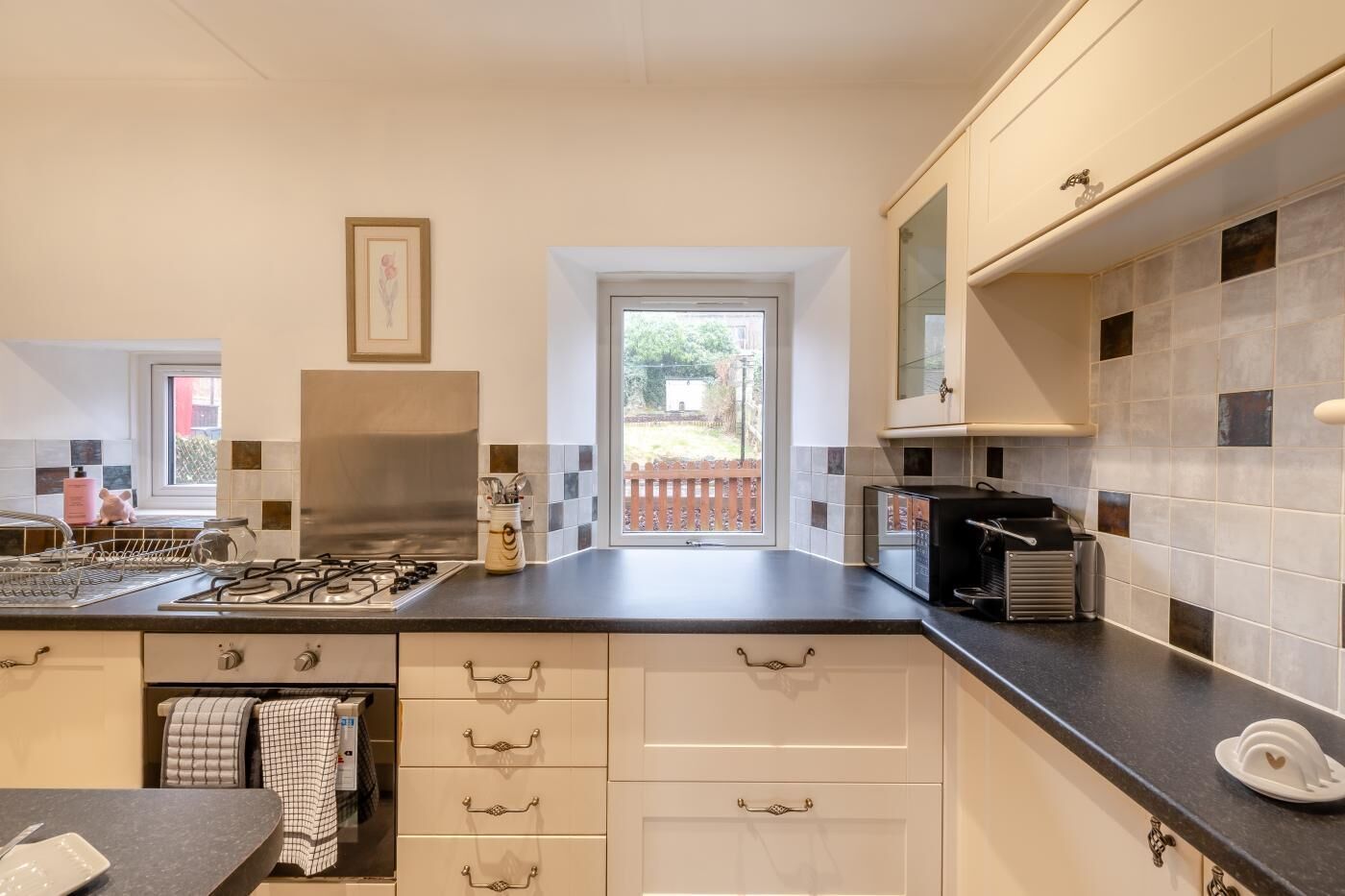 Microwave, oven, dishwasher, cookware/dishes/utensils