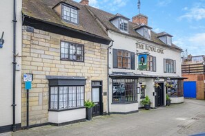 Exterior - 4 Bed in Alcester (oc-s30997) (Alcester)