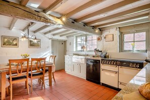 Dining - 4 Bed in Alcester (oc-s30997) (Alcester)