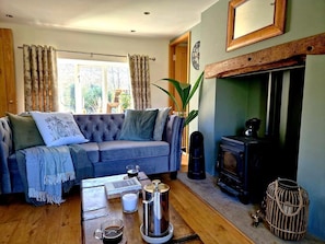 TV, fireplace - 4 Bed in Little Hayfield (oc-c31097) (Little Hayfield)