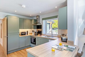 Microwave, oven, dishwasher, high chair - 2 Bed in Llanarmon Dyffryn Ceiriog (oc-b31110) (Llanarmon Dyffryn Ceiriog)