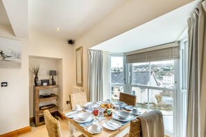 Dining - 2 Bed in Saundersfoot (oc-s31737) (Saundersfoot)