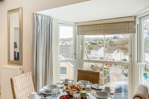 Dining - 2 Bed in Saundersfoot (oc-s31737) (Saundersfoot)