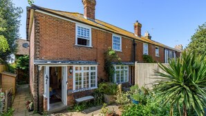 A brick house with a garden, a wooden fence, and a bench. - 2 Bed in Rye (oc-t31070) (Rye)