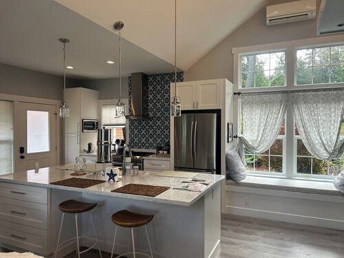 Etoile Bleue - A water view retreat with sauna on Bainbridge Island