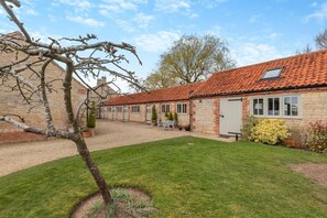 Exterior - 5 Bed in Haceby (oc-c31061) (Haceby)