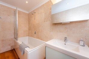 Towels - 3 Bed in Brockenhurst (oc-w30959) (Brockenhurst)