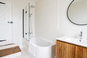 Towels - 5 Bed in Postwick (oc-w30947) (Postwick)