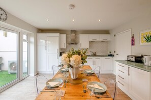 Microwave, oven, dishwasher, high chair - 3 Bed in Camber (oc-s31125) (Camber)