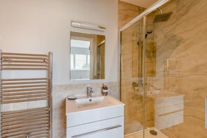 Towels - 3 Bed in Camber (oc-s31125) (Camber)
