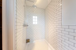 Towels - 4 Bed in Llangower (oc-f31072) (Llangower)