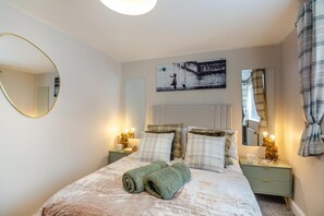 Iron/ironing board, free WiFi, bed sheets