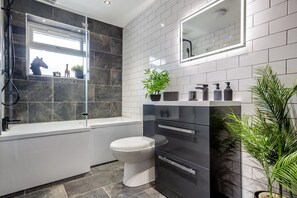 Towels - 3 Bed in Rhyl (oc-p30593) (Rhyl)