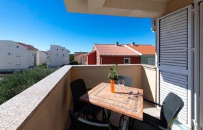 Outdoor dining - Stunning apartment in Novalja with WiFi (Novalja)