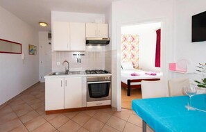 Fridge, microwave, oven, stovetop - Stunning apartment in Novalja with WiFi (Novalja)
