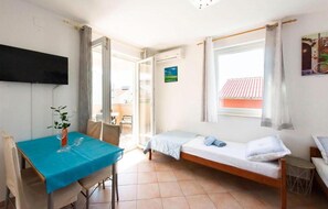1 habitación, tabla de planchar con plancha y wifi gratis 