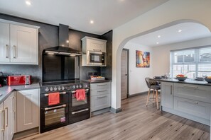 Microwave, oven, dishwasher, high chair - 3 Bed in Cockermouth (oc-o31515) (Setmurthy)