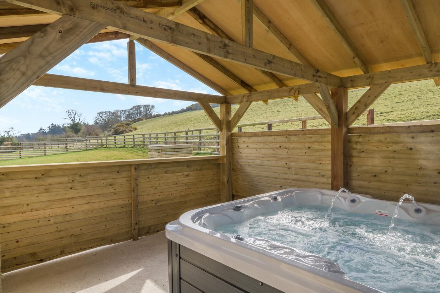 Tina de hidromasaje al aire libre