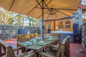 تناول الطعام بالخارج